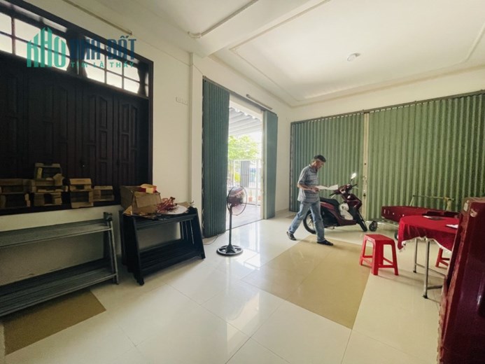 Cần bán nhà 3 tầng lô góc, Khuê Trung, Cẩm Lệ, Đà Nẵng. Diện tích 200 m2. Giá 12.2 tỷ.