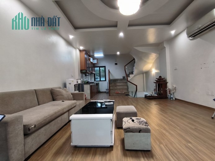 Bán Nhà Tư Đình , Quận Long Biên . 42M x 6T , Gara 7 Chỗ , Sát Phố . Giá 6 Tỷ.