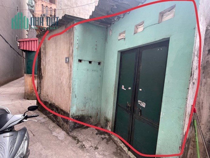 Hiện tôi có 2 căn nhà trên đường Phố Viên cần bán 1. Nhà Cấp 4 18m2 và Căn nhà 4,5 tầng tại khu Xí