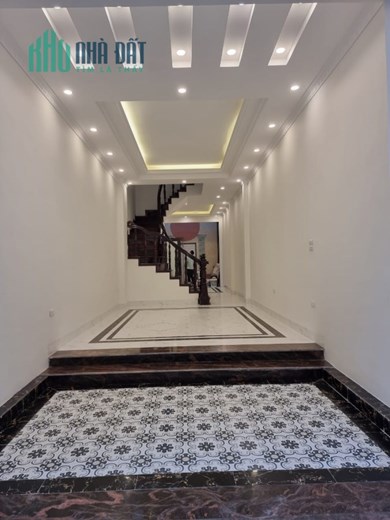 Bán nhà ngõ 532 Ngọc Thuỵ, 44m x 3T ở luôn, oto vào nhà cần bán gấp giá 3 tỷ 6 LH: 0936123469