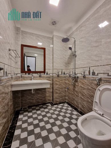 Bán nhà ngõ 532 Ngọc Thuỵ, 44m x 3T ở luôn, oto vào nhà cần bán gấp giá 3 tỷ 6 LH: 0936123469