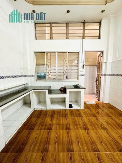 Nhà  Quận 3  - 3 tầng BTCT - DT 82 M2 - hẻm xe hơi - Gía chỉ 13.2 tỷ thương lượng .