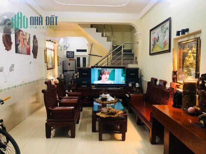 CC Bán nhà Mặt ngõ Giáp Bát, Trương Định. Kinh Doanh. DT 39m2 x 5T, Ô tô đỗ cửa. Chỉ hơn 4 tỷ