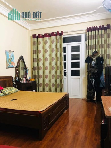 CC Bán nhà Mặt ngõ Giáp Bát, Trương Định. Kinh Doanh. DT 39m2 x 5T, Ô tô đỗ cửa. Chỉ hơn 4 tỷ