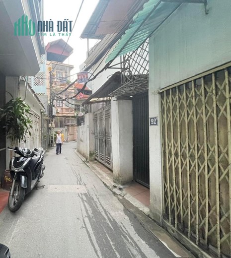cần bán căn nhà 52m2.mặt tiền 4,6m.5 tầng dân xây mới.giá 5,6 ti.đường nguyễn văn cừ