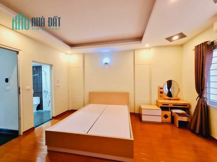📢 📢 📢 CẦN BÁN GẤP NHÀ LIỀN KỀ TRONG KHU PHÂN LÔ TẠI HÀO NAM - PHONG THUỶ RẤT TỐT.