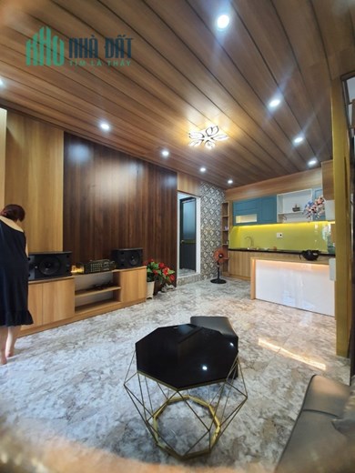 Bán nhà 2 tầng trong kiệt Trưng Nữ Vương, Hải Châu, Đà Nẵng. Diện tích 50 m2. Giá 2.1 tỷ. 
Lh
