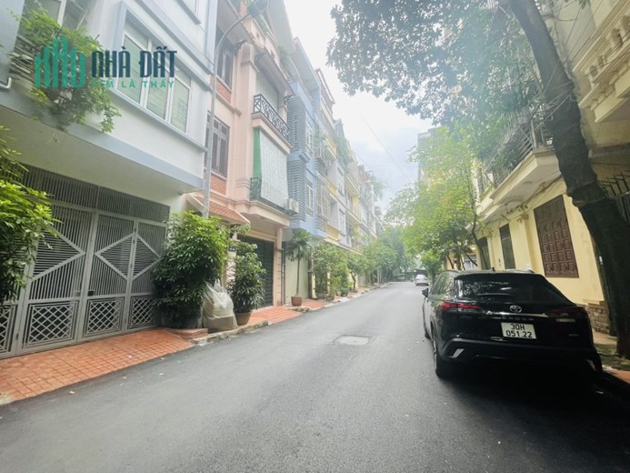Nhà đẹp Khâm Thiên 50m2, 5 tầng, MT 4m, vỉa hè ô tô tránh giá 9,x tỷ