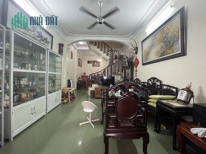 Nhà đẹp Khâm Thiên 50m2, 5 tầng, MT 4m, vỉa hè ô tô tránh giá 9,x tỷ