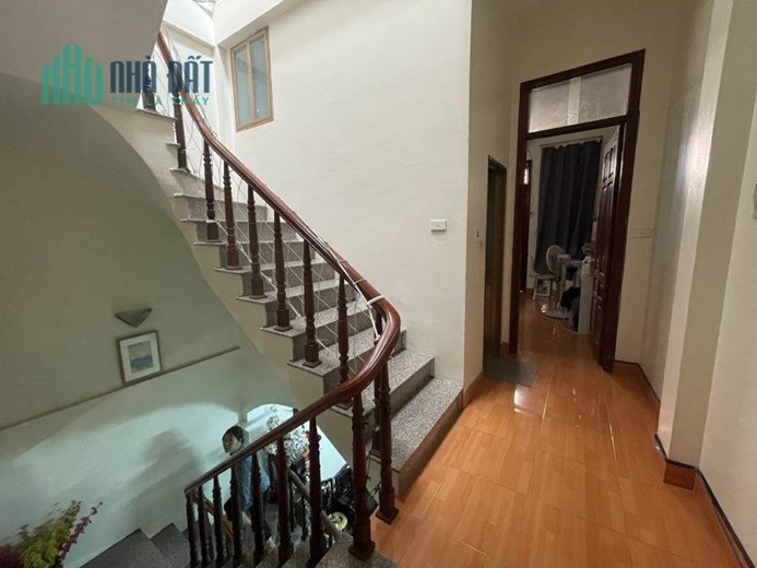 Nhà đẹp Khâm Thiên 50m2, 5 tầng, MT 4m, vỉa hè ô tô tránh giá 9,x tỷ