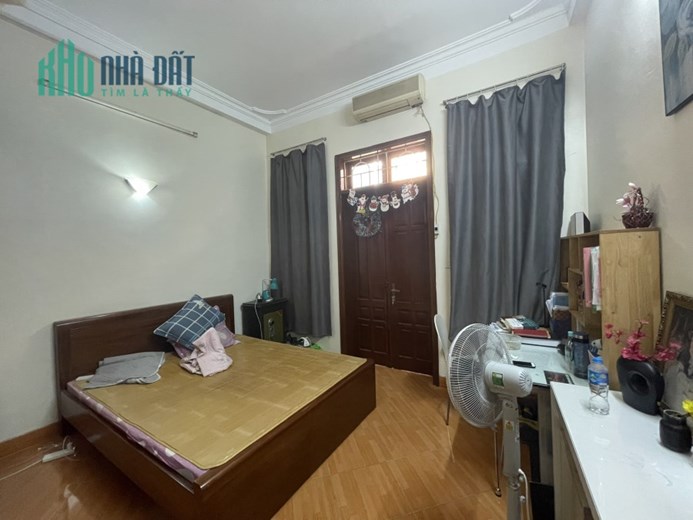 Nhà đẹp Khâm Thiên 50m2, 5 tầng, MT 4m, vỉa hè ô tô tránh giá 9,x tỷ