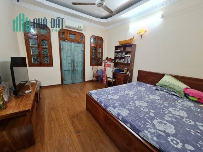 (TUYỆT VỜI) Cho thuê nhà Hào Nam Đống Đa 55mx5T VP KD 6pn Ở NGAY