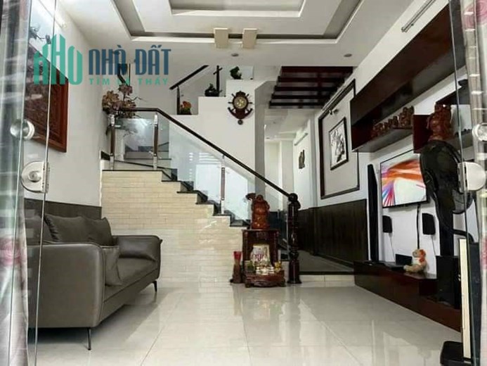Bán nhà Lạc Long Quân, 45m², Hẻm 1/ rộng 3.5m, giá 5.2 tỷ