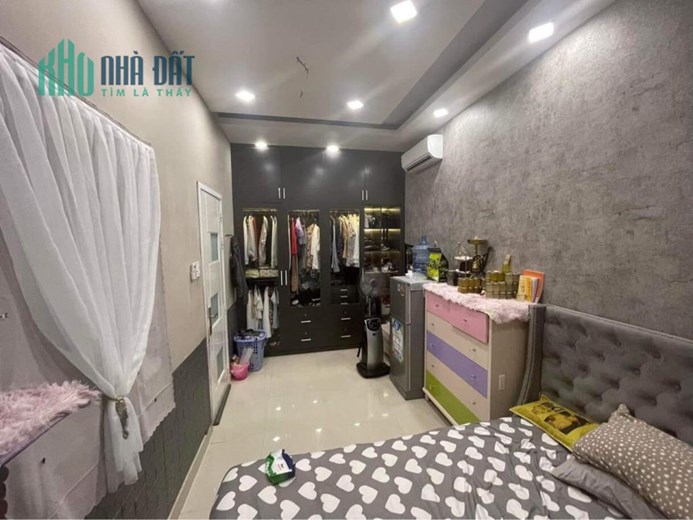 TRUNG TÂM Q7 , 3 TẦNG , HẺM THÔNG , NHÀ MỚI Ở NGAY , CHỈ NHỈNH 2 TỶ
