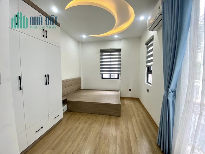 Bán nhà phố Nguyễn Văn Cừ, Ô tô, 65 m2, 6T, TM, chỉ nhĩnh 13 tỷ.