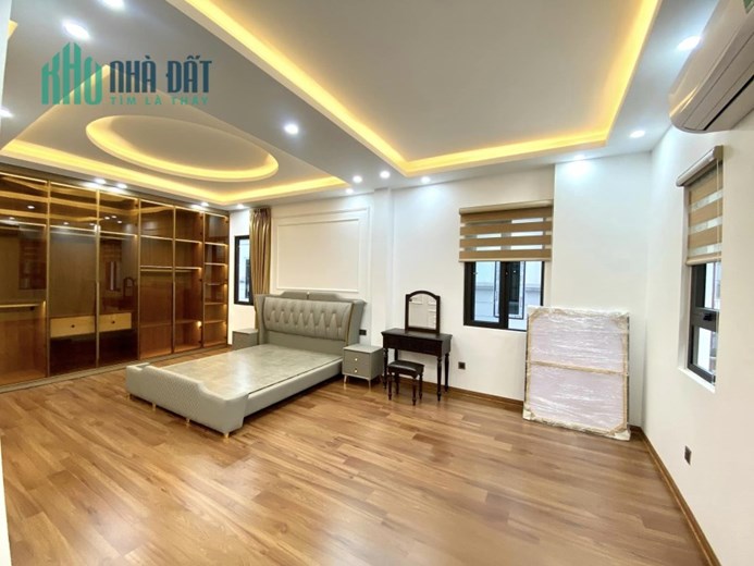 Bán nhà phố Nguyễn Văn Cừ, Ô tô, 65 m2, 6T, TM, chỉ nhĩnh 13 tỷ.