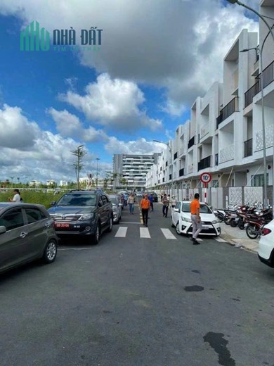 Bán nền đối diện trường ĐH FPT