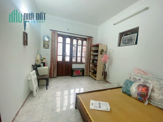 Nhà ngõ 180 Lò Đúc, 68m2, 4T, MT4m, 12tỷ, ô tô, gần phố, 0977097287