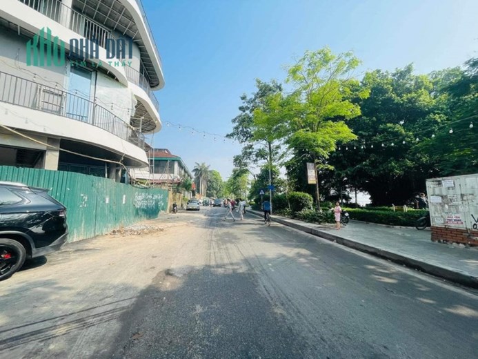 Vỡ bank! Hạ sốc 9 tỷ bán nhanh đất Trích Sài 240m2, mặt tiền 10m giá rao bán 26 tỷ
