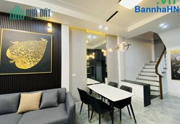 Mặt phố Ngũ Xã giá 19 tỷ, 101mx 5.5T , Khách thích gần hồ quan tâm ạ