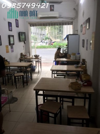 Chính chủ cho thuê cửa hàng 3 tầng mặt phố Hoàng Cầu. Phường Ô Chợ Dừa, Quận Đống Đa, HN.