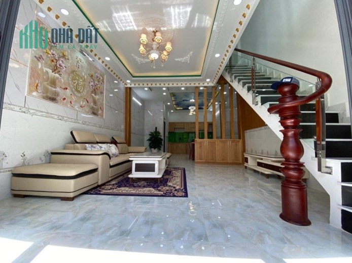 BÁN GẤP NHÀ MỚI NGUYỄN VĂN QUỲ, 2 TẦNG, RỘNG GẦN 5M BỀ THẾ CHỈ NHỈNH 4 TỶ