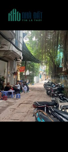 Cho thuê nhà C4, Cầu Giấy, 80m2, mt4m, 8tr, kD, ô tô, Cầu Giấy.