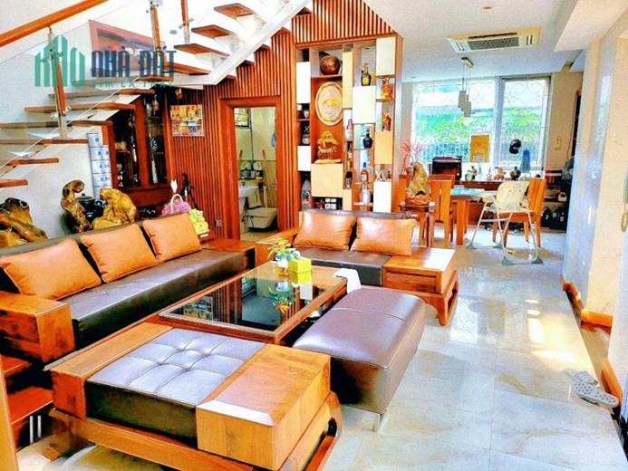 Bán Gấp! Biệt Thự Quận Hoàng Mai, Phố Nguyễn Duy Trinh, 256m x 5T, Giá 68 tỷ.