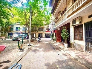 Gia đình cần cho thuê nhà tập thể tầng 1, ngõ 120 Hoàng Quốc Việt, Nghĩa Tân, Cầu Giấy
