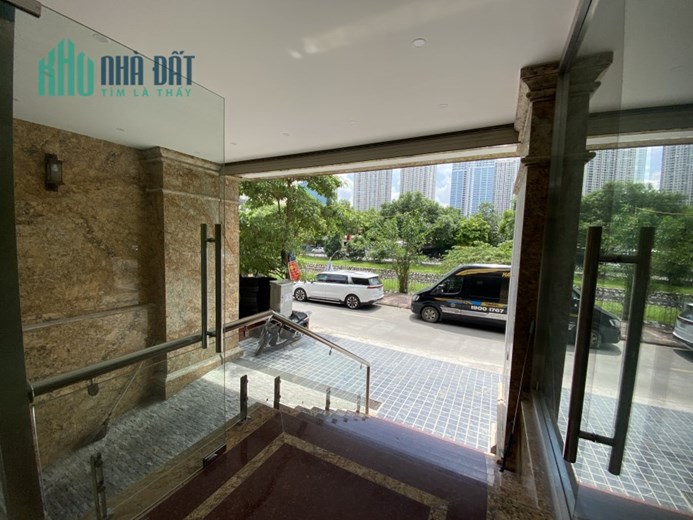 Cho Thuê 4 Tầng Dưới Tòa Văn Phòng VIP 8 Tầng MP Tú Mỡ. DT 210m2/sàn. Giá 250 Triệu