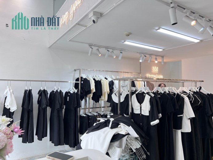 Do thay đổi kế hoạch kinh doanh, đổi mặt bằng lớn hơn nên mình sang nhượng cửa hàng