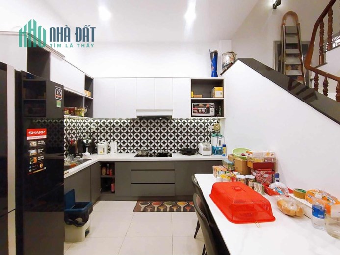 BÁN NHÀ 3 TẦNG - 4.5X16. NHÀ MỚI FULL NỘI THẤT CHỈ 6.5 TỶ. Ô TÔ VÀO NHÀ.