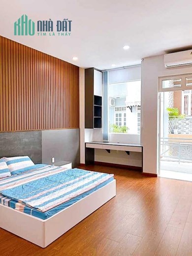 BÁN NHÀ 3 TẦNG - 4.5X16. NHÀ MỚI FULL NỘI THẤT CHỈ 6.5 TỶ. Ô TÔ VÀO NHÀ.