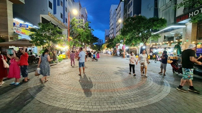 CẦN CHUYỂN NHƯỢNG 2 LÔ LIỀN KỀ: NHÀ & ĐẤT KHU PHỐ TÂY AN THƯỢNG ĐÀ NẴNG DT: 230m2, GIÁ 24 TỶ.