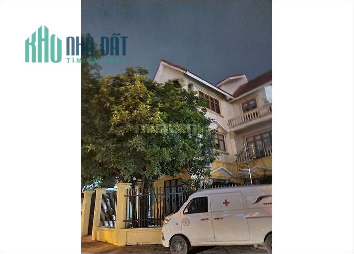Cắt lỗ cần bán gấp biệt thự sau 47 Phạm Văn Đồng, 227m2; 46tỷ; 0972190681