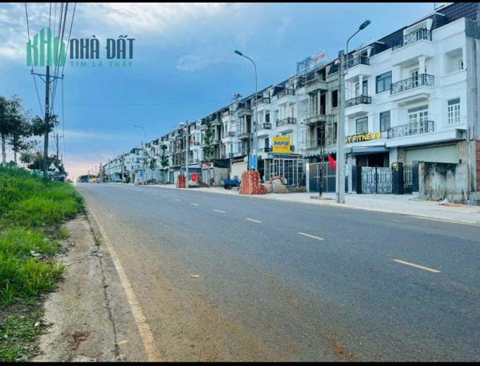 Chính chủ cần cho thuê nhà 1 trệt 3 lầu thuộc  mặt đường Đào Duy - Lộc Phát - Bảo Lộc - Lâm Đồng.