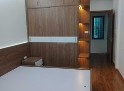 Bán nhà  Hào Nam 32 m2 x 5 t mới tinh cách phố 20 m ngõ xe máy giá nhỉnh 4 tỷ.