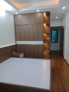 Bán nhà  Hào Nam 32 m2 x 5 t mới tinh cách phố 20 m ngõ xe máy giá nhỉnh 4 tỷ.