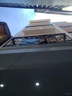 Bán nhà  Hào Nam 32 m2 x 5 t mới tinh cách phố 20 m ngõ xe máy giá nhỉnh 4 tỷ.