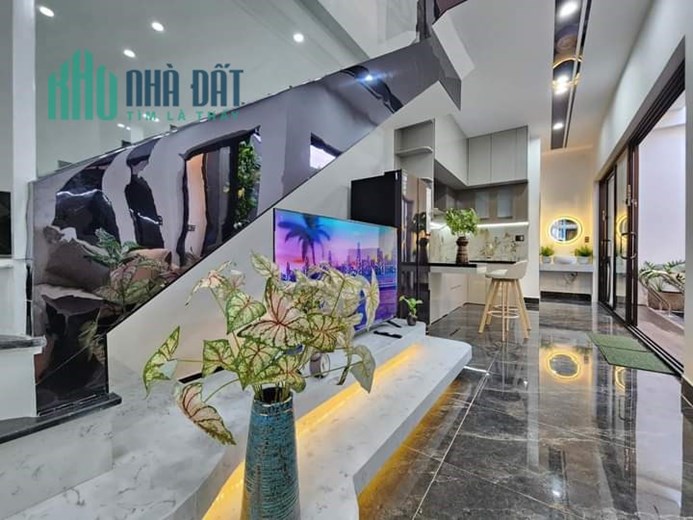 Chào Bán Căn Nhà 3 Tầng 3 Mê Thiết Kế Như Villa Nằm Giữa Lòng Đà Nẵng