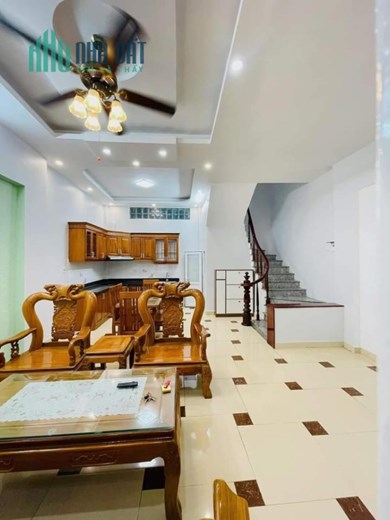 Bán nhà ngõ ô tô, cạnh Trạm Y Tế Cổ Nhuế 2, 40m2, MT 4.6m, 3,9 tỷ.Bắc Từ Liêm.