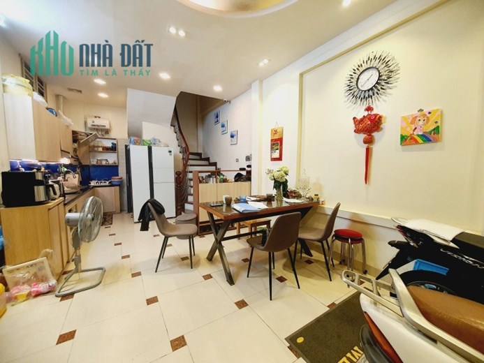Bán nhà Tây Sơn Đống Đa 35m 6 tầng lô góc ngõ thông gần phố ở ngay nhingr 6 tỷ lh 0817606560