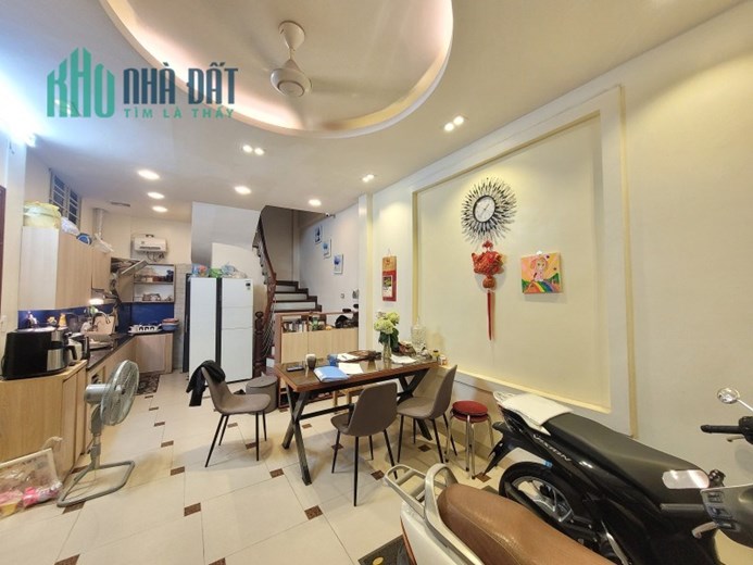 Bán nhà mặt ngõ Tây Sơn Đống Đa 35mx6T  lô góc ngõ thông gần phố ở ngay nhingr 6 tỷ lh 0975124520