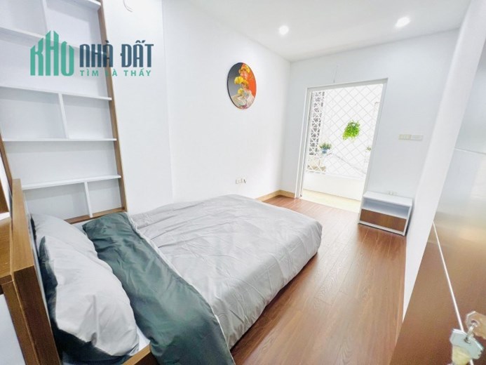 Bán nhà 2 tầng Long Biên 1 ,Long Biên 31m2,Mt 5m,gần hồ giá 2.8 tỷ