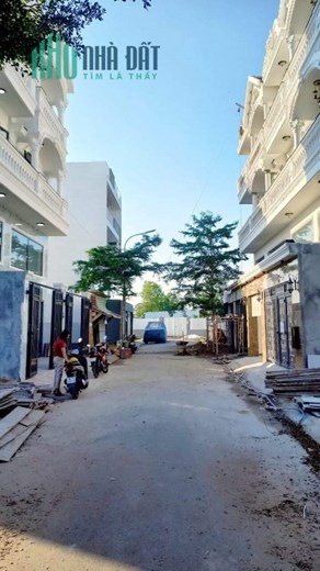 Nhà đẹp Biệt thự  Lê Văn Lương 
Ngang 8x11đúc 4 tấm Xe hơi ngủ trong nhà Nhà bè 
Hơn 6 tỷ vay