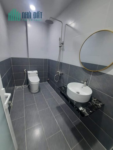 Nhà đẹp Biệt thự  Lê Văn Lương 
Ngang 8x11đúc 4 tấm Xe hơi ngủ trong nhà Nhà bè 
Hơn 6 tỷ vay