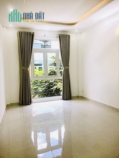 Hẻm xe hơi Ngang 3,47x15 m đúc 4 tấm 
cách Mặt tiền 25m Xóm Chiếu Q4 -100 m Q1 hơn 6 tỷ