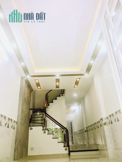 Hẻm xe hơi Ngang 3,47x15 m đúc 4 tấm 
cách Mặt tiền 25m Xóm Chiếu Q4 -100 m Q1 hơn 6 tỷ