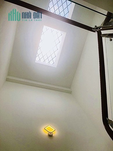 Hẻm xe hơi Ngang 3,47x15 m đúc 4 tấm 
cách Mặt tiền 25m Xóm Chiếu Q4 -100 m Q1 hơn 6 tỷ