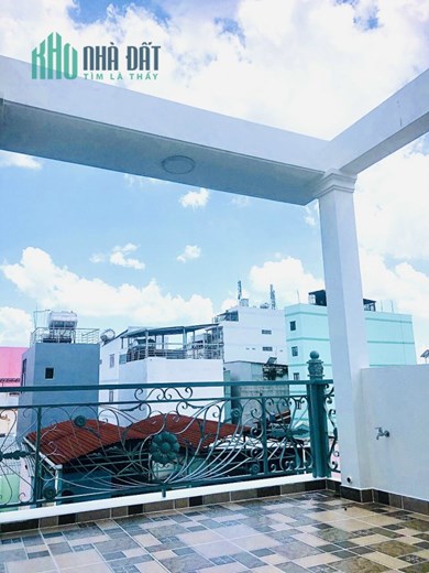 Hẻm xe hơi Ngang 3,47x15 m đúc 4 tấm 
cách Mặt tiền 25m Xóm Chiếu Q4 -100 m Q1 hơn 6 tỷ